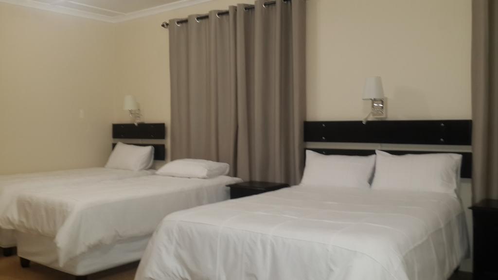 Victoria Hotel Bredasdorp Quarto foto